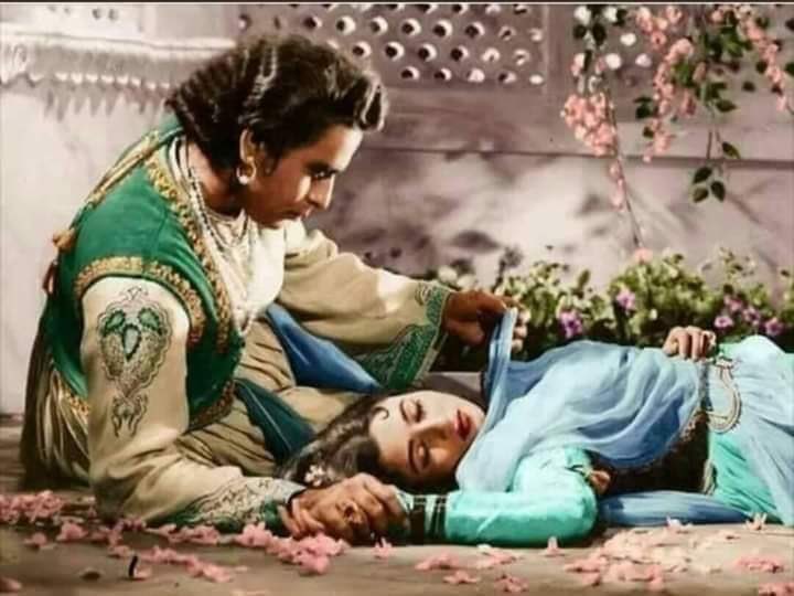 rare__legend's tweet photo. *Jago Anarkali , vha tumhari bahen #maskali ka Tseries ne Gobar kr diya * https://t.co/tNpZLkzLz2
