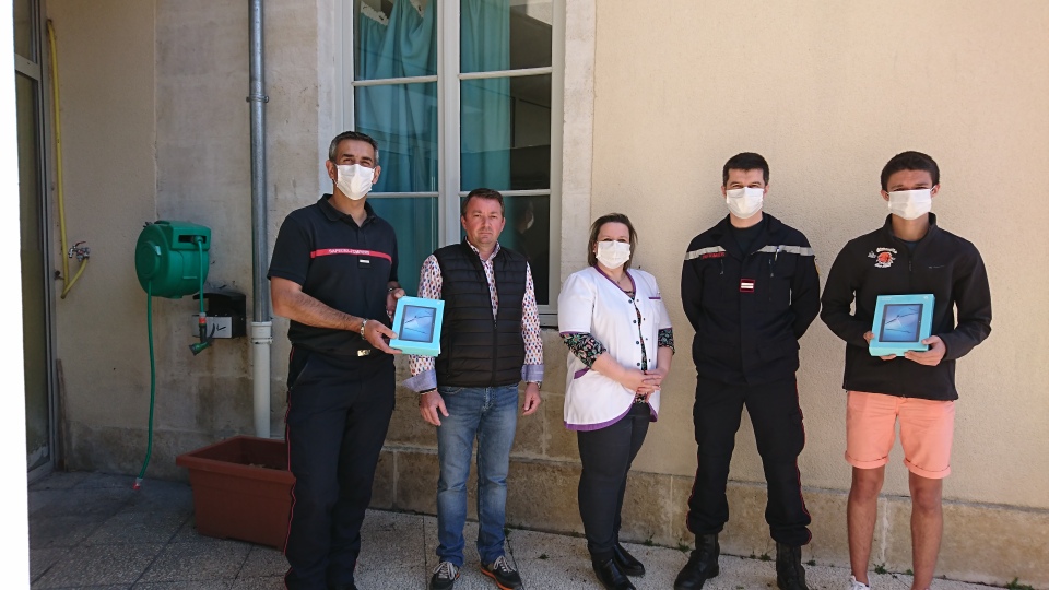 #solidarité
L'amicale du centre de Chateauvillain a offert à l'EPHAD de la commune une tablette, afin que les résidents gardent un lien avec leur famille.
La même action a été effectuée par le club de Ju No Michi, représenté par Romain Loubière, également #SPV du même centre.