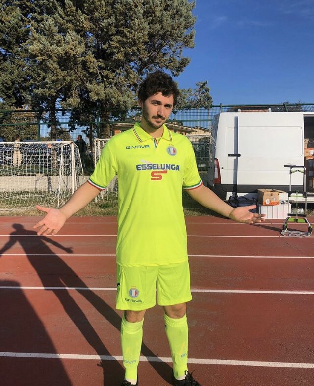 vigentini_FC's tweet photo. La @NazCantanti augura buon compleanno ad Andrea con questi due scatti.
Beh che dire? Ancora auguri @AndreaVigentini 🥳🎉
.
.
@mescalofficial #andreavigentini #BuonCompleanno #Auguri #distantimauniti https://t.co/36EWjTekvz