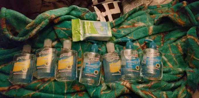 When she buys you a fuck ton of hand sanitizer you know shes good to you #QuaratineLife #handsanitizer<a href="/tag/thanks"class="tags"><span>#thanks</span></a><a href="/tag/handsanitizer"class="tags"><span>#handsanitizer</span></a><a href="/tag/washyourhands"class="tags"><span>#washyourhands</span></a><a href="/tag/lockdownextension"class="tags"><span>#lockdownextension</span></a>