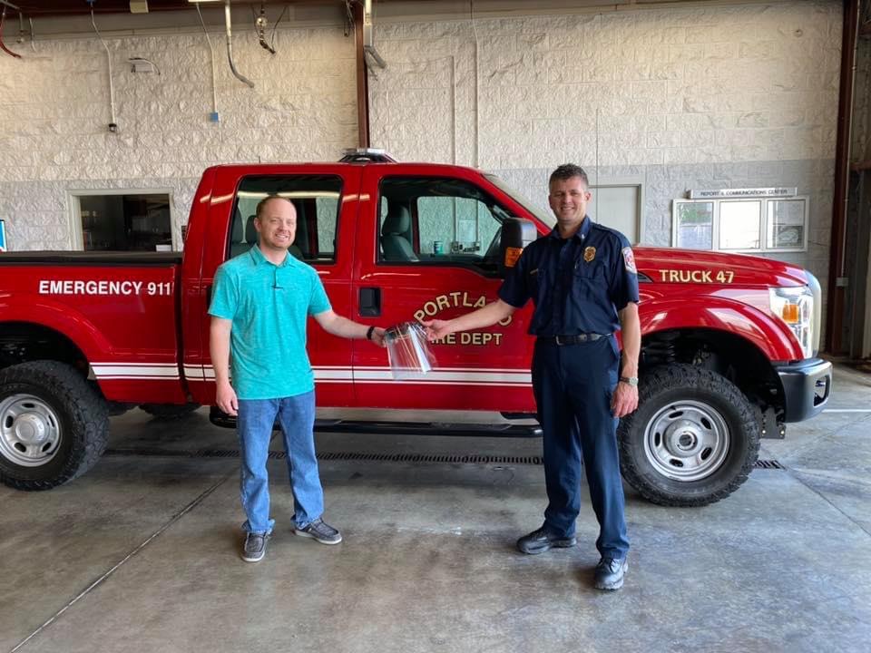 JayRegion's tweet image. Jay County High School Manufacturing classes have partnered with John Jay Center for Learning to build face shields for healthcare workers and first responders. 

Through the partnership, ALL Jay County Fire departments, Jay County EMS, Portland Police, and healthcare providers…
