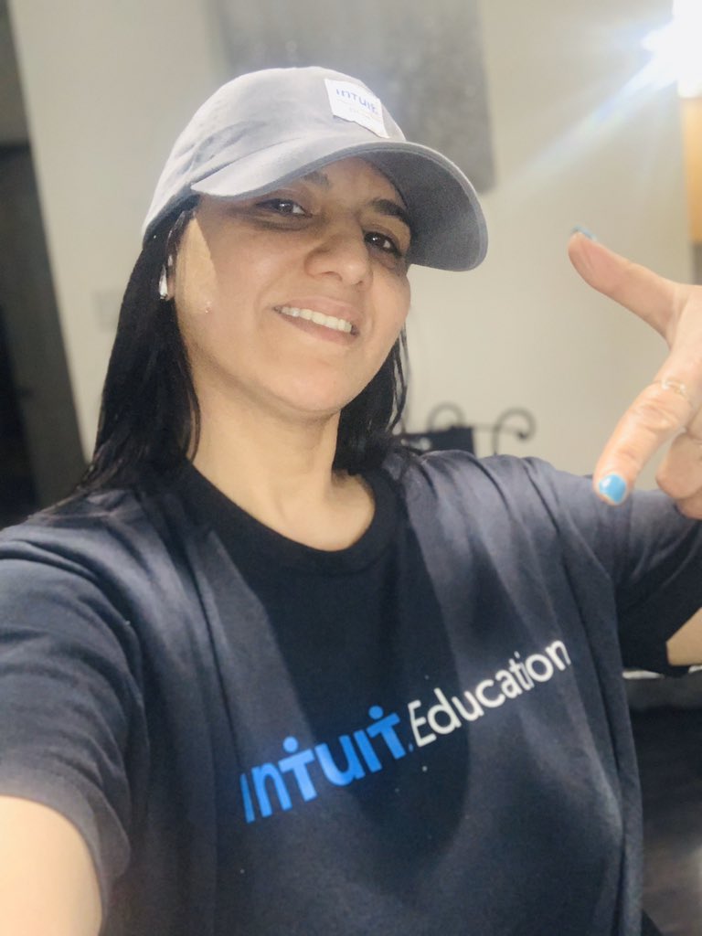 NarvelSaniya's tweet photo. Amazing day as I am virtually judging Youth Business Summit - Sales Materials Competition @VEInternational @DoughBoyNico @QuickBooksCA @intuitcanada #PoweringProsperity @IntuitEducation #oneintuit https://t.co/M4V71OhYYJ