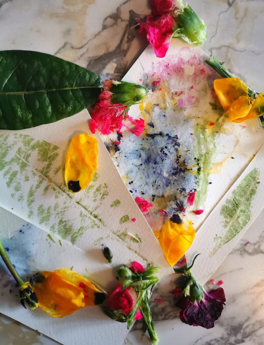 CODAapeldoorn's tweet photo. Maak je eigen bioprints van bloemen & planten met CODA Cultuur(t)huis: een (voor)proefje van één van onze workshops met natuurlijke materialen. #biodesignlab #dethuiseditie #wegotthis #recycling #DIY #inspiratie Ontdek het hier > https://t.co/dC0DYIzQsZ https://t.co/urB7JQe7Rk