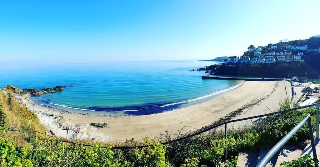 benholtam's tweet photo. Simply stunning today! I think about how busy it should be right now with Easter weekend just around the corner. It's very bizarre. .
.
.
.
#Looe #looebeach #looeseafront #bankholiday #bankholidayweekend #easter #Cornwall #Kernow https://t.co/Vq460gDFdh https://t.co/fpCfuznjK0