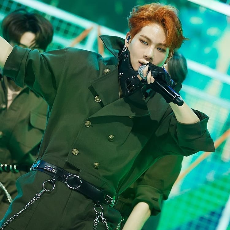  #JOOHEON - OrangeTo me, his voice is the most vibrant. It hits me like a freaking wave every single time. It can be quite overwhelming at times.