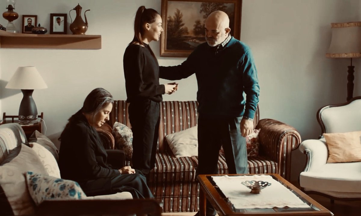 smoherrz's tweet photo. sena and the family #SenaKoçovalı https://t.co/oxDZiExEna