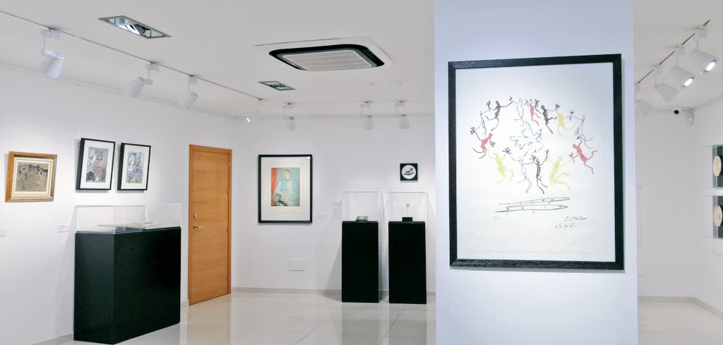 malagademuseos's tweet photo. @IgnacioAraujo1 @GodPikasso @elbarroquista @cfbarrera @culturamalaga @noelialosada @CulturaCuenta @turismodemalaga @FundacionMalaga @cacmijas Buen apunte @IgnacioAraujo1 porque el @cacmijas tiene más de la mitad del museo dedicado a #Picasso.
Cerámica, grabados, libros... un templo para el genio que recibe al visitante con su imagen.

Si tienes imágenes del Museo del Grabado de Marbella te invito a que las compartas 👍 https://t.co/IbU085qt3j
