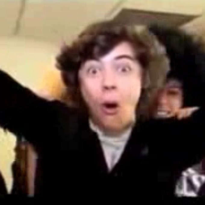 simpforhotlou's tweet photo. Me all day vs Me at 3:30am.
#QuaratineLife #weneedonedirectionback #sleepingharlod #sleepingharrystyles https://t.co/E2wOdE33P9