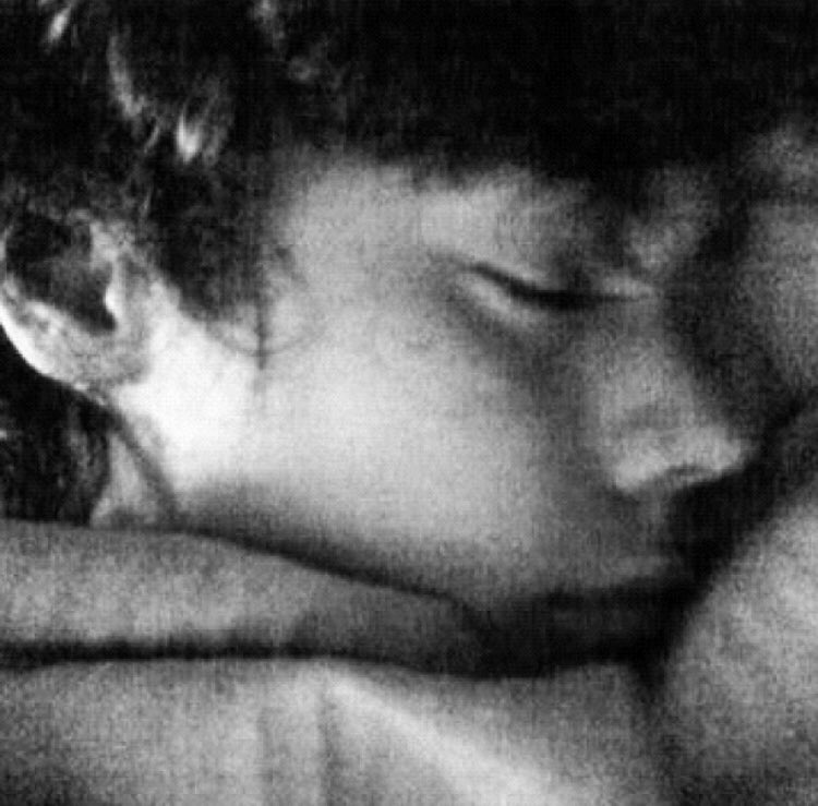simpforhotlou's tweet photo. Me all day vs Me at 3:30am.
#QuaratineLife #weneedonedirectionback #sleepingharlod #sleepingharrystyles https://t.co/E2wOdE33P9