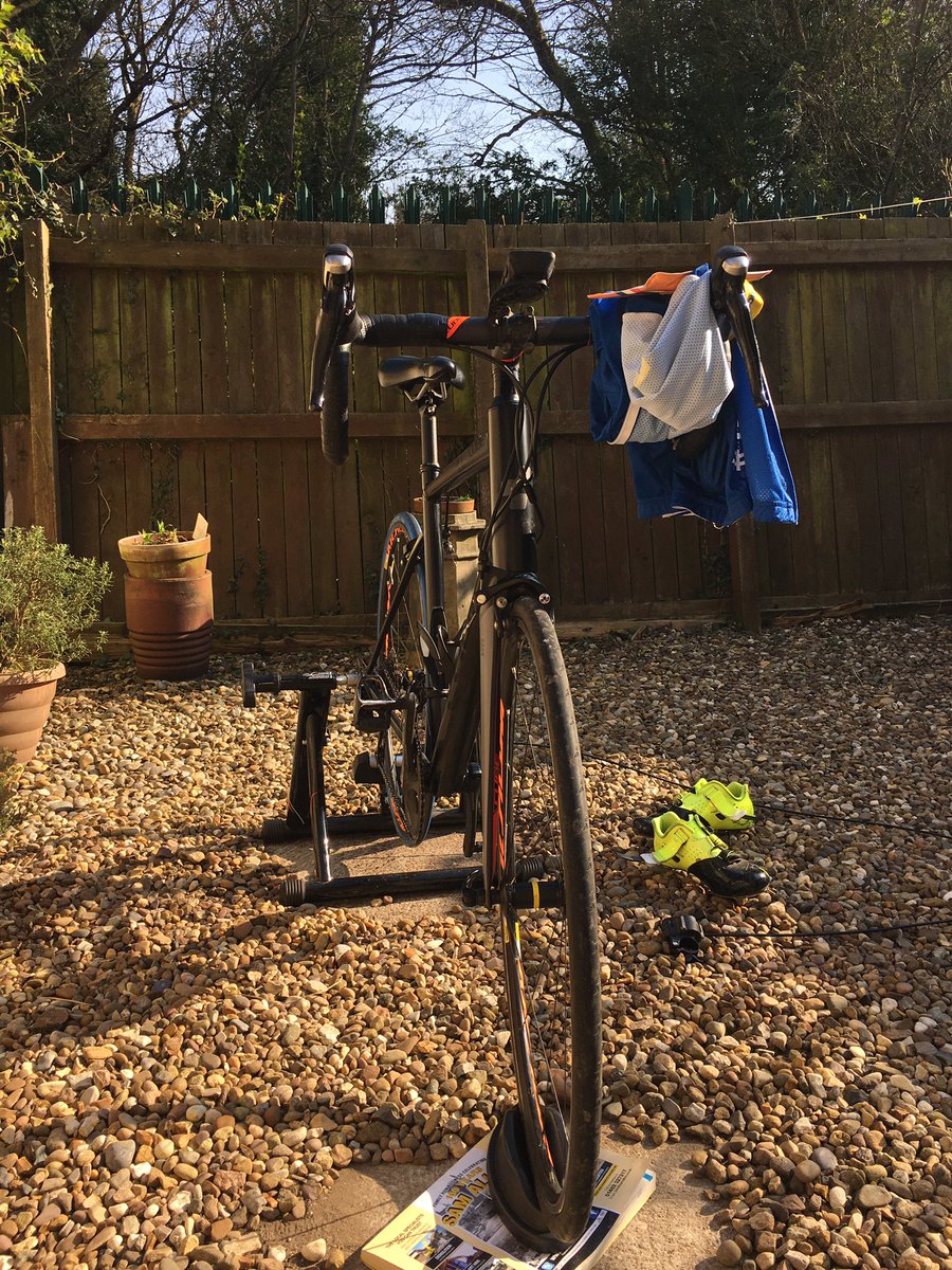 Alex_Mac83's tweet photo. A broken man! Garmin clocking 25 degrees in the garden #sweatastic https://t.co/wDBavfECI0