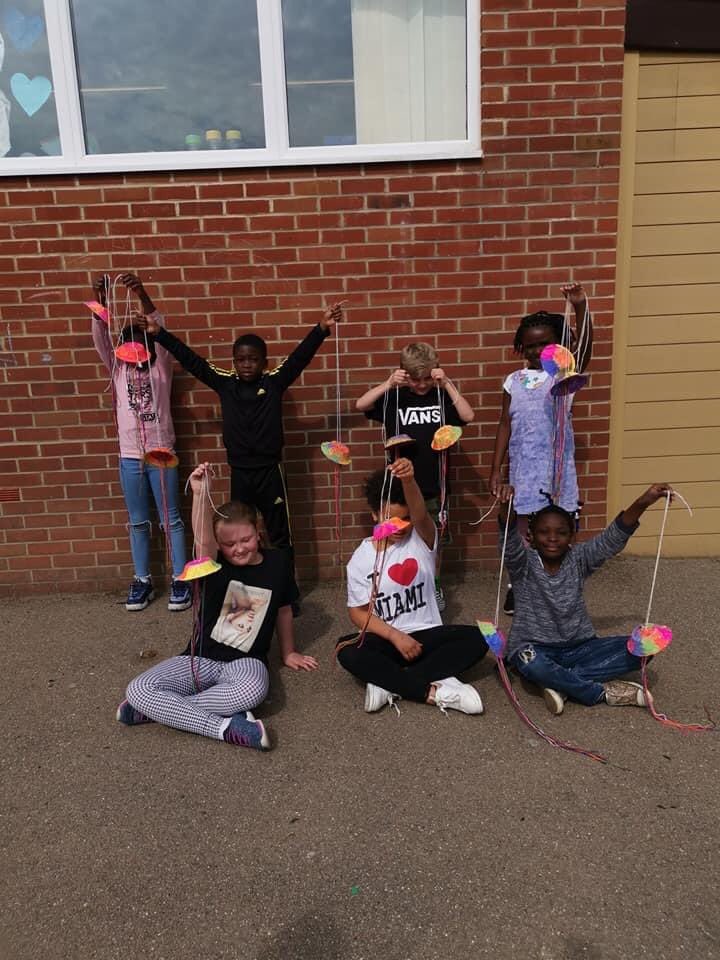 StPhilipHoward's tweet photo. βοΈπOur art activity for today was to make a colourful jellyfish! They look great hanging in our gazeboππβ¨ #greatfun #bepositive #enjoysun #teamworkπ https://t.co/HIrnirYasv