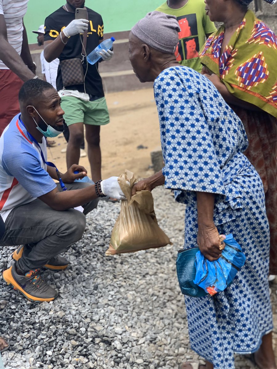 kaofoundation's tweet photo. Nothing is too small especially when it’s done with good intention!!food relief for widows and old ones @hajikaze  ✌️✌️✌️ alhamdulilahi @HLanreOgunyemi @LSMOH @neofound @AsiwajuTinubu @STinubu https://t.co/c0MT3vJPUH