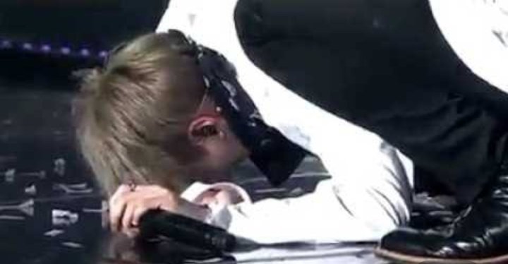 When he cried at the concert that his parents attended and got on his knees for them..