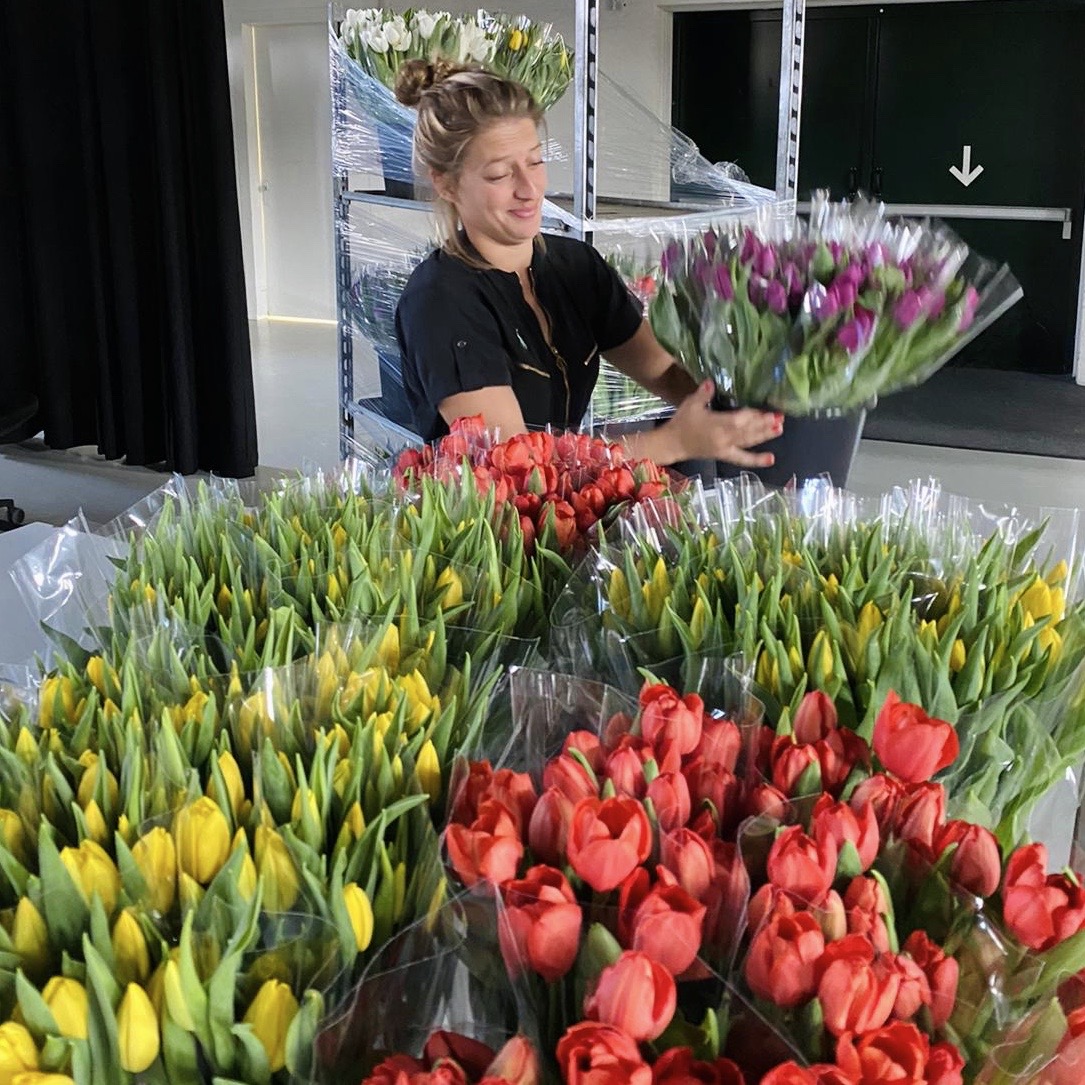 WorldHortiCentr's tweet image. World Horti Center en @GrowWizzKid sloegen de handen ineen om namens de Nederlandse tuinbouw honderden kinderen te voorzien van een gezonde verrassing. 
#flowerboostchallenge #vitaminecchallenge

Lees hier meer over de actie: worldhorticenter.nl/nl/nieuws/gezo…