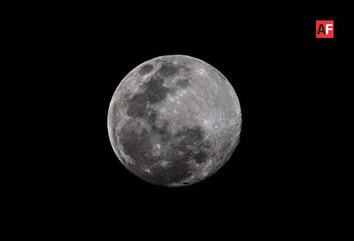 AFmedios's tweet photo. La luna de ayer desde #Colima 😍 https://t.co/8OdwTs3opX