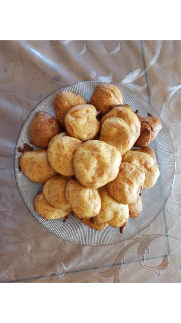 Mme RIVATON, mobilise ses élèves de 4ème SEGPA pour un atelier de cuisine en classe virtuelle. Objectif : réaliser des gougeres.
Félicitations à Jordan et Marine, dont voici les réalisations. Malheureusement pour nous,  la dégustation à distance n'a pas la même saveur…