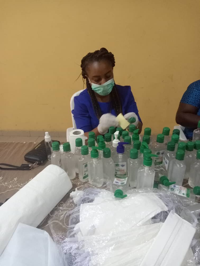 Hon_Jogreat's tweet photo. Mass production of nose masks and hand sanitisers by the department of Medical Lab. Services,LAUTECH Teaching Hospital Osogbo Osun State to support in the fight against #COVID19Nigeria
@NCDCgov @AIT_Online @channelstv @NTANewsNow @Fmohnigeria @G50For @YmlsfNigeria
#MLS4COVID19 https://t.co/OjcsH3Ft4R