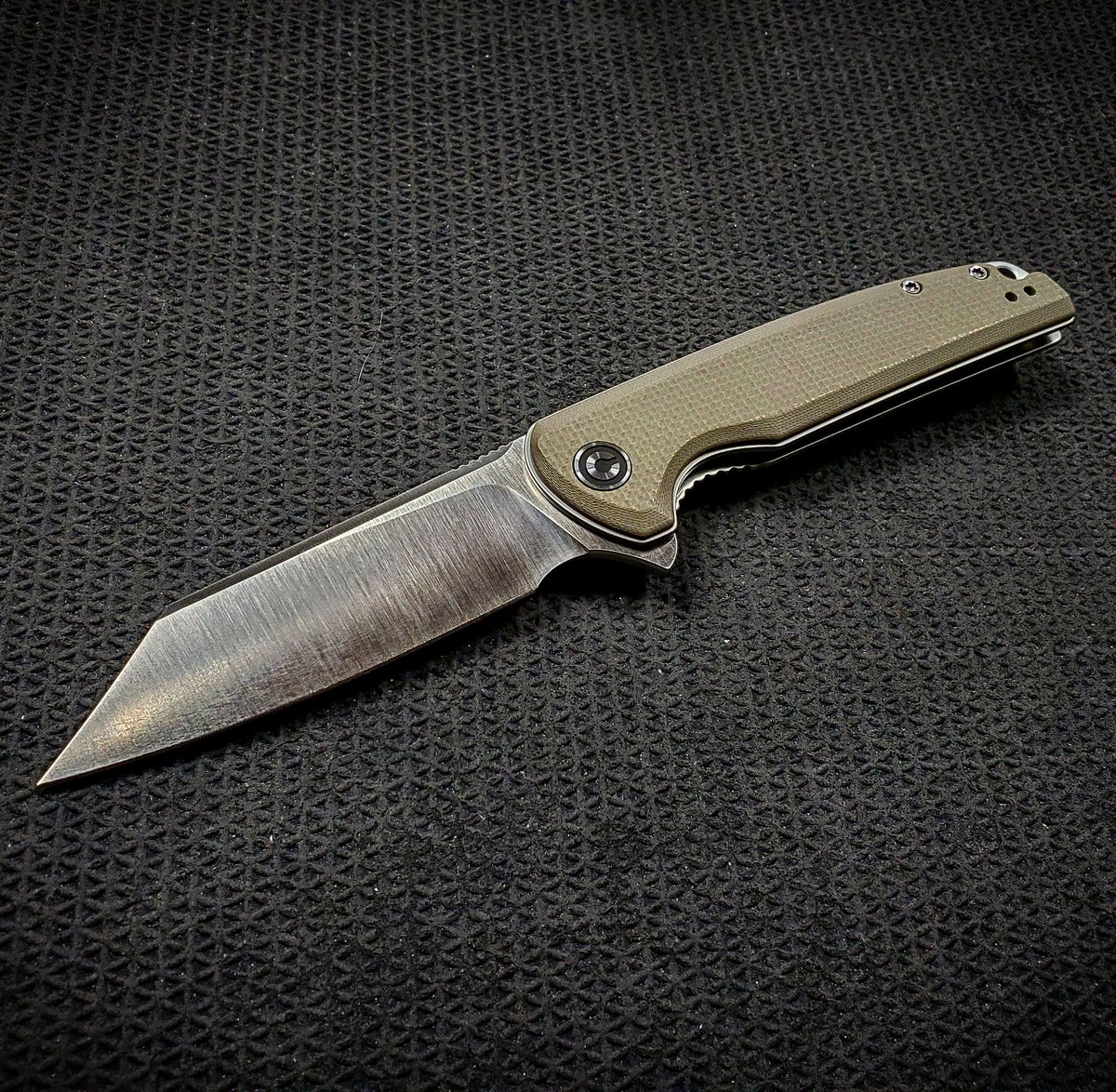 Metal_Complex's tweet photo. The CIVIVI Brigand - Aside from the Praxis, possibly my favorite CIVIVI ever! My review here - https://t.co/fr95RfONaS
.
#civivi #civivibrigand #knife #knifecommunity  #knifenut #knifepics #knifelife #knives #edc #knifegasm #pocketdump #knifecollection #knifeaddiction #edcknife https://t.co/8gxFitxf84