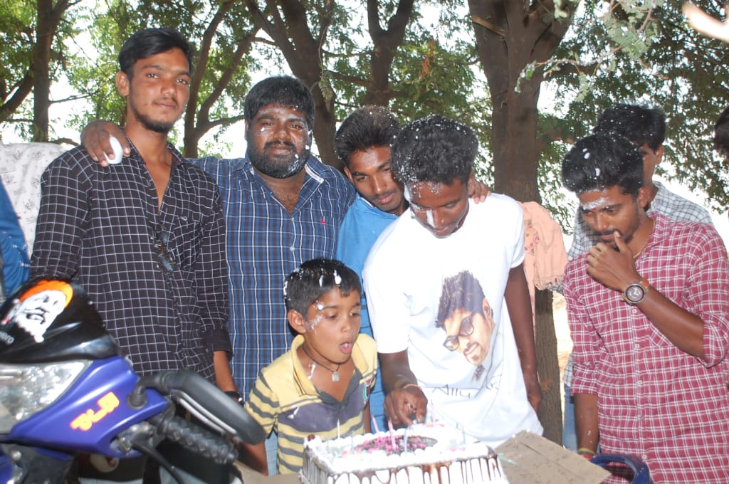 AIAFA_WNP's tweet image. Stylish Star @alluarjun birthday celebrations by #AlluArjunArmy team #AlluArjunArmyWanaparthy 

New Team #Pebbair 👌👌

#Pushpa