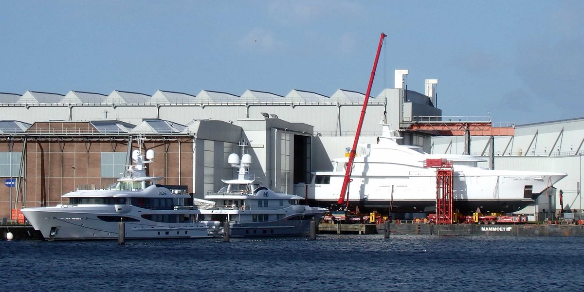 Dutchyachting's tweet photo. Seeing here at #AmelsHolland from left to right: the 55m #Galene which was launched on March 14, the 52.3m #LIND which was relaunched on March 20, the 60.1m #Amels18803 which arrived in #Vlissingen March 26 and the 74m #NewSecret and 62m #Anawa which was launched November 1st. https://t.co/hnAuRqDvT0