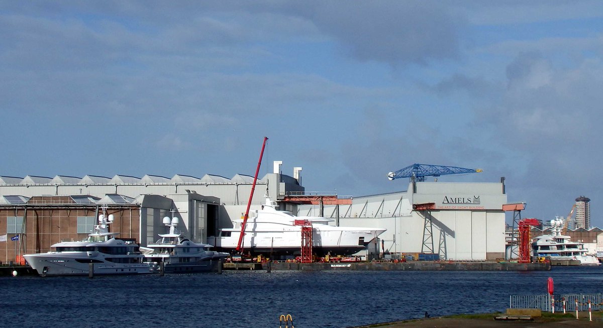 Dutchyachting's tweet photo. Seeing here at #AmelsHolland from left to right: the 55m #Galene which was launched on March 14, the 52.3m #LIND which was relaunched on March 20, the 60.1m #Amels18803 which arrived in #Vlissingen March 26 and the 74m #NewSecret and 62m #Anawa which was launched November 1st. https://t.co/hnAuRqDvT0