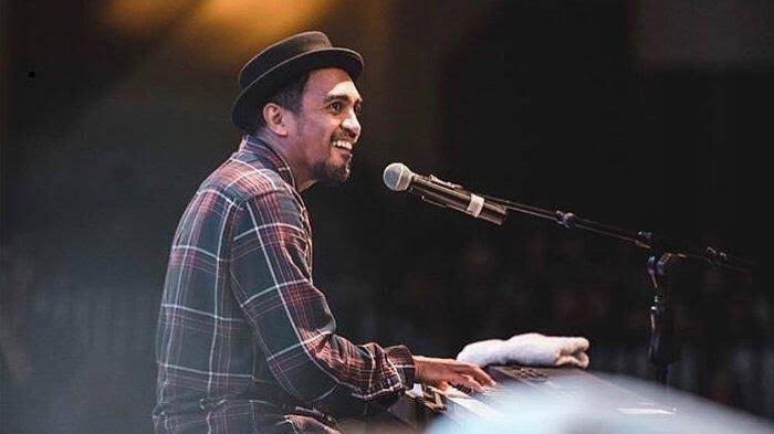 Hariini dunia kehilangan satu lagi musisi dengan talenta luarbiasa... Rest in Peace kk <a href="/GlennFredly/">Latuihamallo</a>
