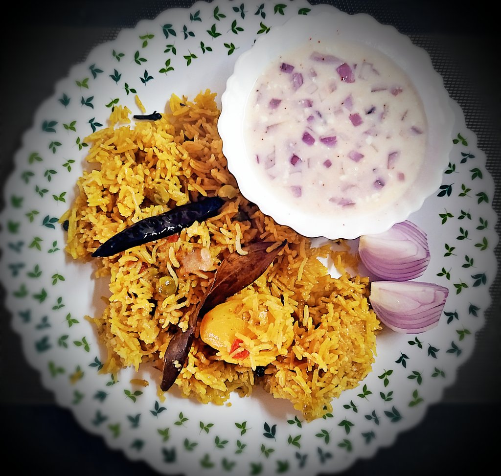 Actor_VishalS's tweet photo. Aloo Mutter Pulao 👨‍🍳
😋😋
#summertime #cookingTime #cheflife #RecipeOfTheDay #WednesdayVibes #HanumanJayanti #lockdownextension #QuarantineCooking #StayHome #cookbyme #foodphotography #foodlove https://t.co/bUlD4hNPco