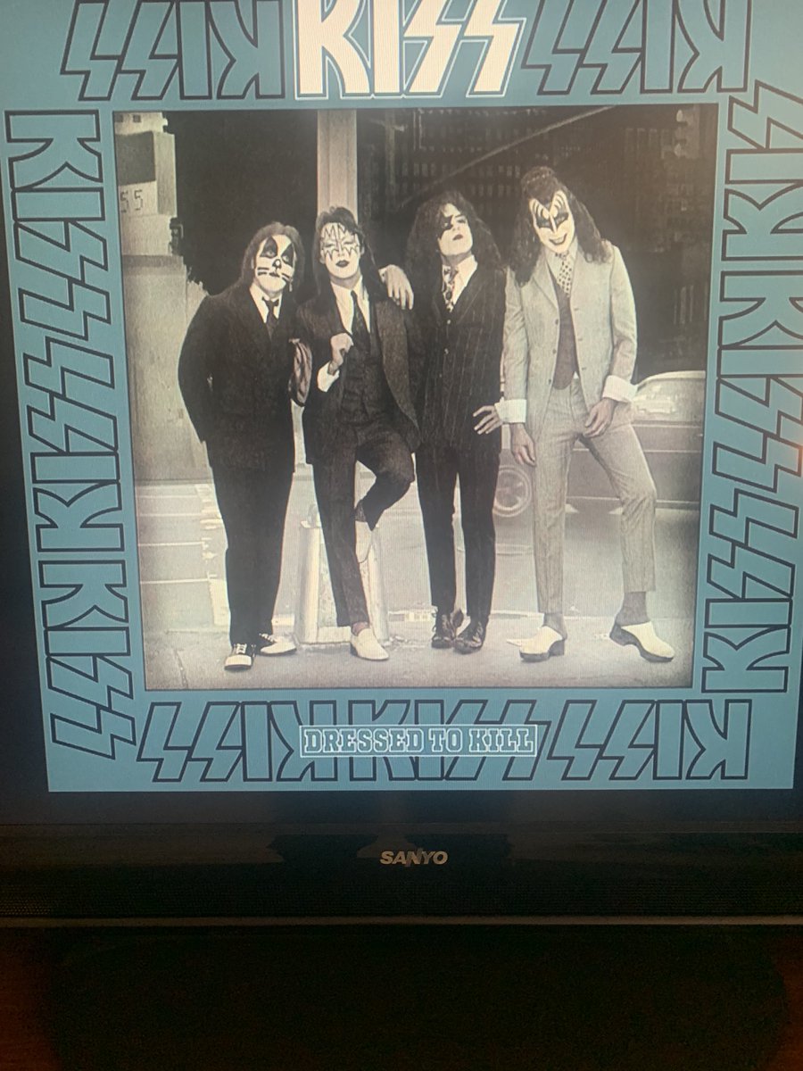 kmjreade's tweet image. My playlist this morning #KISSarmy #dressedtokill #twotimer #roomservice