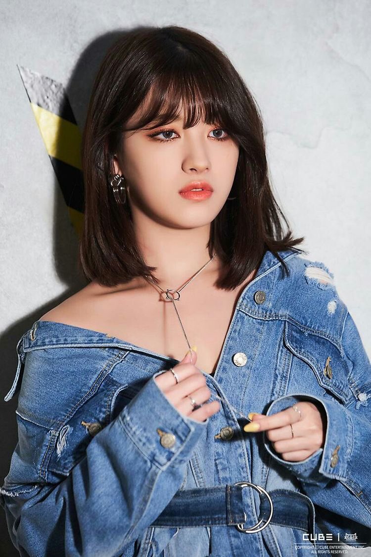 seunghee - personal fave so far: brown bob with bangs from devil era: long dark brown and silky during black dress era