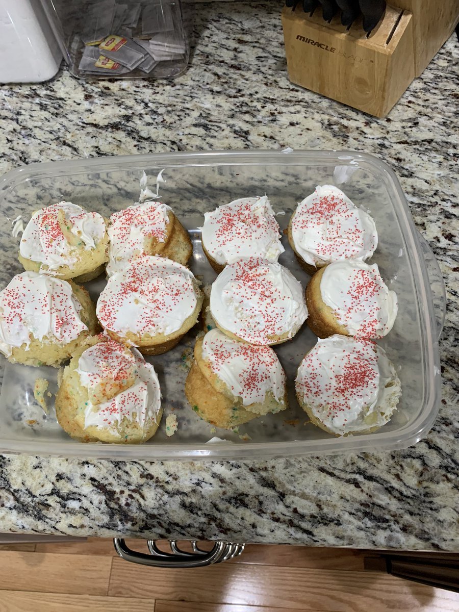 Coach_JForester's tweet photo. Baking challenge check. #vikingsathome #firsttimerhere #theykindalooklikecupcakes https://t.co/Ol0LcRTEOl