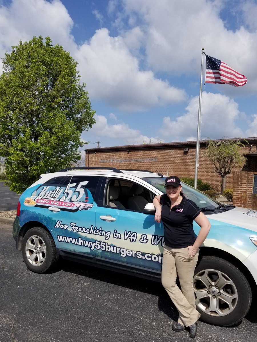 BillBissett's tweet photo. Thanks to @Hwy55Burgers of Barboursville for delivering lunch to @CabellCountyEMS today, which was sponsored by @ChamberAlerts member @ATT!! We appreciate you all! 🇺🇸🚑🍔👍 https://t.co/jPoqQUQmol