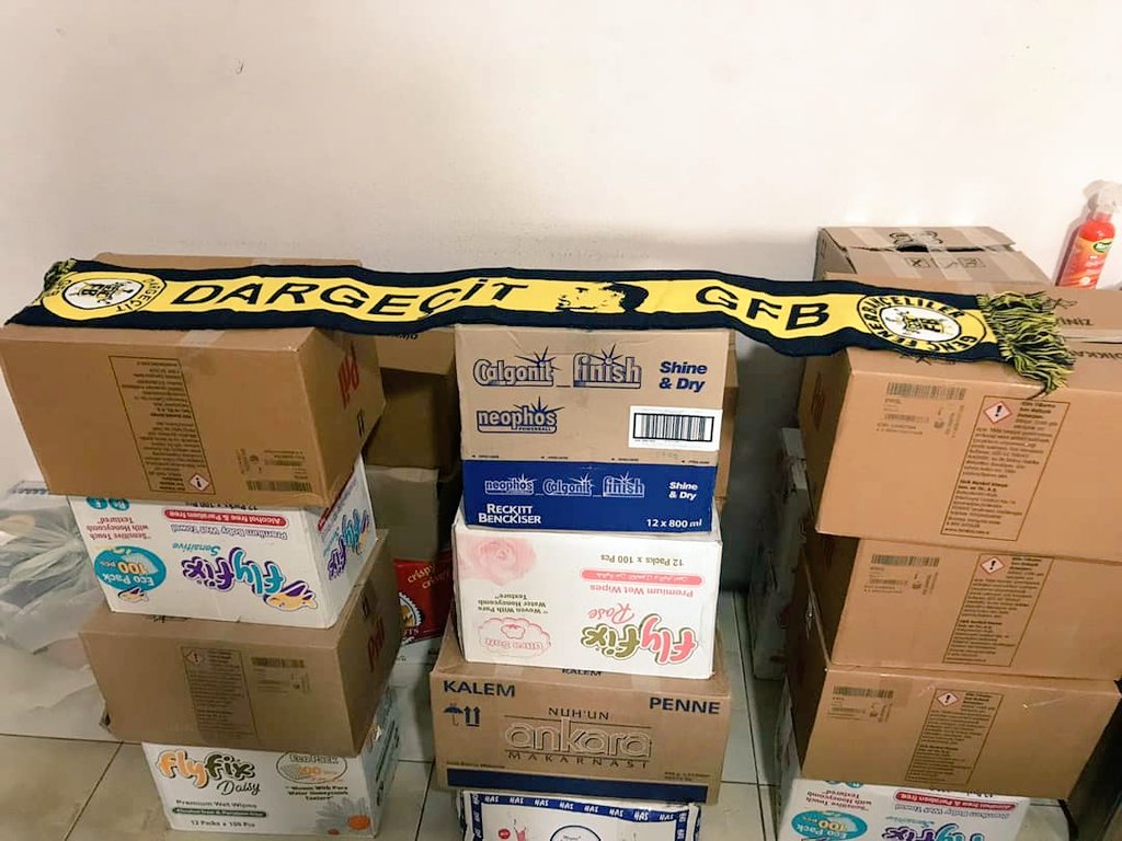 DargecitGfb's tweet photo. @CemGolbasi ağabeyimizin başlattığı #HaydiGFBHepBeraberELELE kapanyasında, dargeçit gfb olarak yardım kolilerimizi yardıma muhtaç insanlarımıza dağıttık. Emeği geçen  herkesten allah razı olsun.
#dargeçitgfb
#gfb https://t.co/xNUXLrKsA4