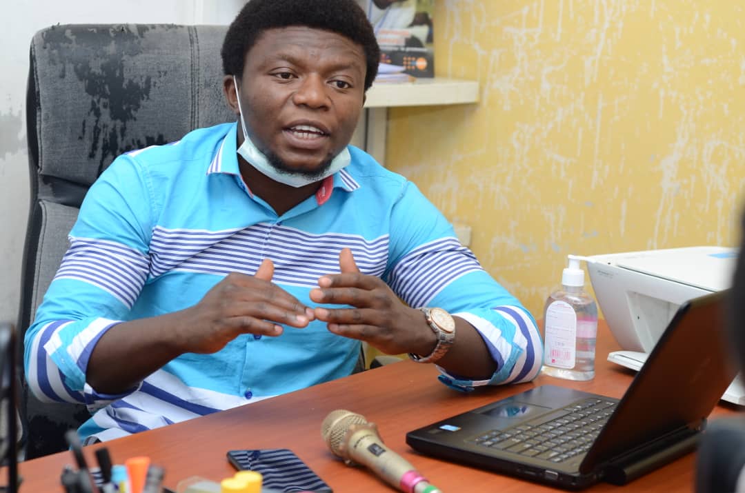 Des sensibilisations sur le terrain, des émissions radio et TV, des boites à images pour celles et ceux qui ne peuvent pas lire...Merci aux jeunes du MJDD <a href="/OngMjdd/">MJDD ONG</a> #COVID19