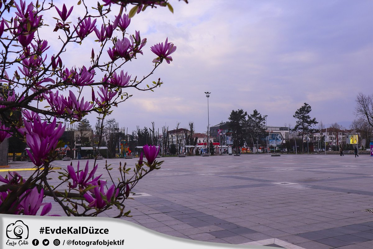 Fotografobjektf's tweet photo. Düzce Anıtpark meydanı alınan tedbirler sonucu boş. Bu günlerde geçecek orada etkinlikler şenlikler olacak ama ��imdilik lütfen #evi̇ndekaldüzce #evdekaltürkiye #evindekaltürkiye #evdehayatvar🏠 #koronatürkiye https://t.co/ohyHLtR2rF