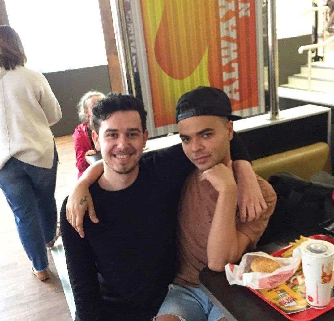 Austinn_Tatious's tweet photo. @sethdanie1 @kirstiealley @VanessaVanjie  
Hungover in the airport
🙋🏼‍♀️🌸🌷🌼 https://t.co/Nsa80FhwHo
