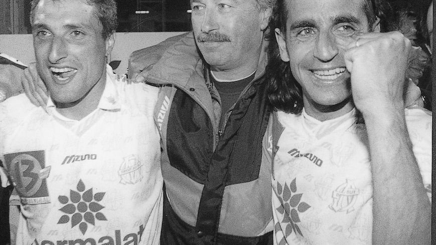 13tifa13's tweet photo. Casoni 🔥⚽💙. Il a quasiment tout connu au club. Victoire, défaite, descente, monté, entraîneur...... Monument 🏛
#ConfinementOM #TeamOM #droitaubut https://t.co/SDk5hmFoS5