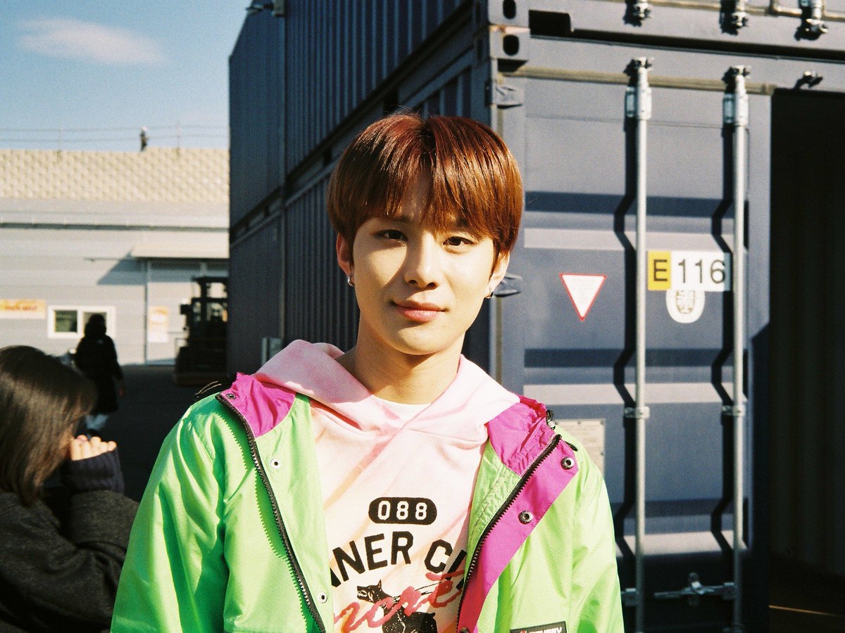 : Kodak Colorplus 200/Kodak Portra 160Another optionn could be Lomography 800 or Kodak Gold 200, i guess. #NCT127    #TAEIL  #태일  #N_Cut  #DOYOUNG  #MARK  #JUNGWOO  #도영  #마크  #정우  #NCT127_KickIt  #영웅  #NCT카메라