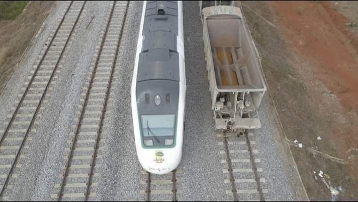TrafficChiefNG's tweet photo. [12:35PM] @eniola_opeyemi: PHOTOS: Lagos-Ibadan Railway

 https://t.co/cQj6O4O6SO #TrafficChief