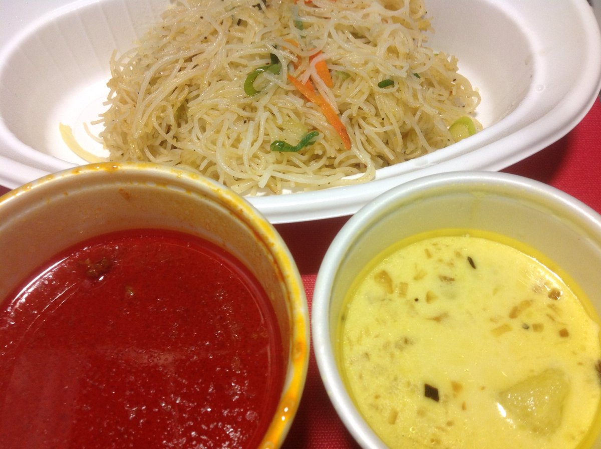 ぴよ２ Ar Twitter 今日は灌仏会 ﾉ 4月8日はカレーを食べよう キャンペーンに倣い 今夜はスリランカカレー ヌードルのリアルレッド5をテイクアウト 艸 いつもはブレンドされて出てくるルーも こうなってるのね W 自宅で美味しく完食