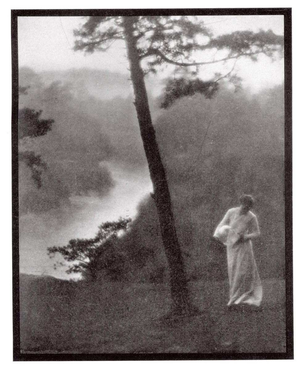 fotograftabugun's tweet photo. 1871 - #PhotoSecession üyesi Amerikalı fotoğrafçı #ClarenceHudsonWhite doğdu. #FotoğraftaBugün #todayinphotography #inthisday #otd #8Nisan #April8 https://t.co/FNboW5vfAX