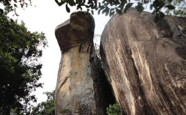 Sigiriya, Sri Lanka is a cave that has been tested by archaeologists to be a hundred percent natural, despite being untouched by human hands, has taken the shape of a cobra! this cave has cave paintings depicting scenes of Sita being captured by the Asuras.  #Ramayana