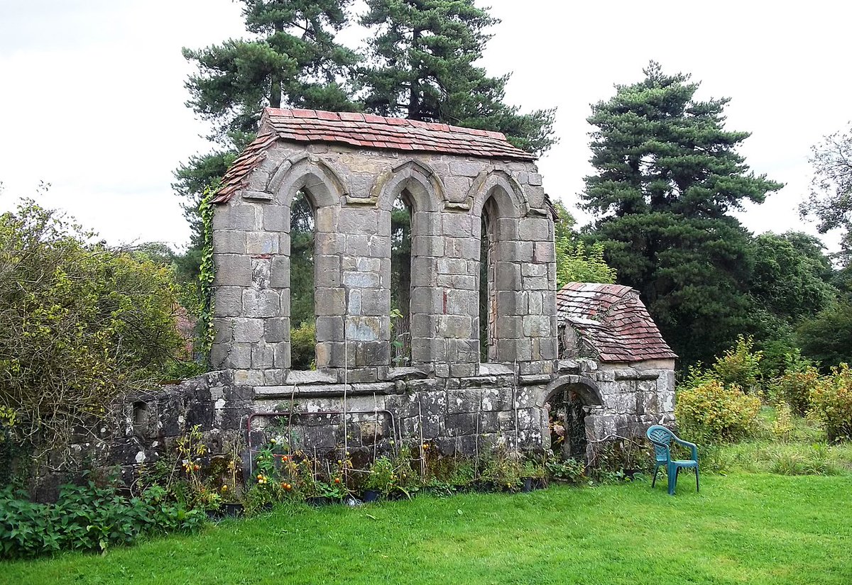 hey this is cool. Yeaveley Preceptory, Stydd Hall, Derbyshire. Shows that Knights Hospitallers could have fancy chapels! Best pic I could find of the N side with internal shafting. Was on heritage at risk register but removed in 2016.