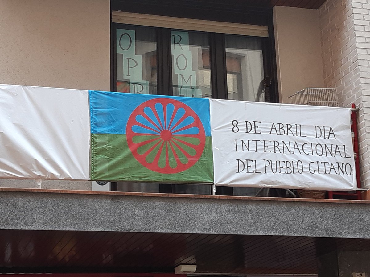 josemanuelferra's tweet photo. hoy en #Errenteria tenemos cosas que celebrar.  ZORIONAK a nuestras y nuestros vecinos gitanos.
#DiaInternacionalDelPuebloGitano
#GitanoConOrgullo https://t.co/yHhQkN7472
