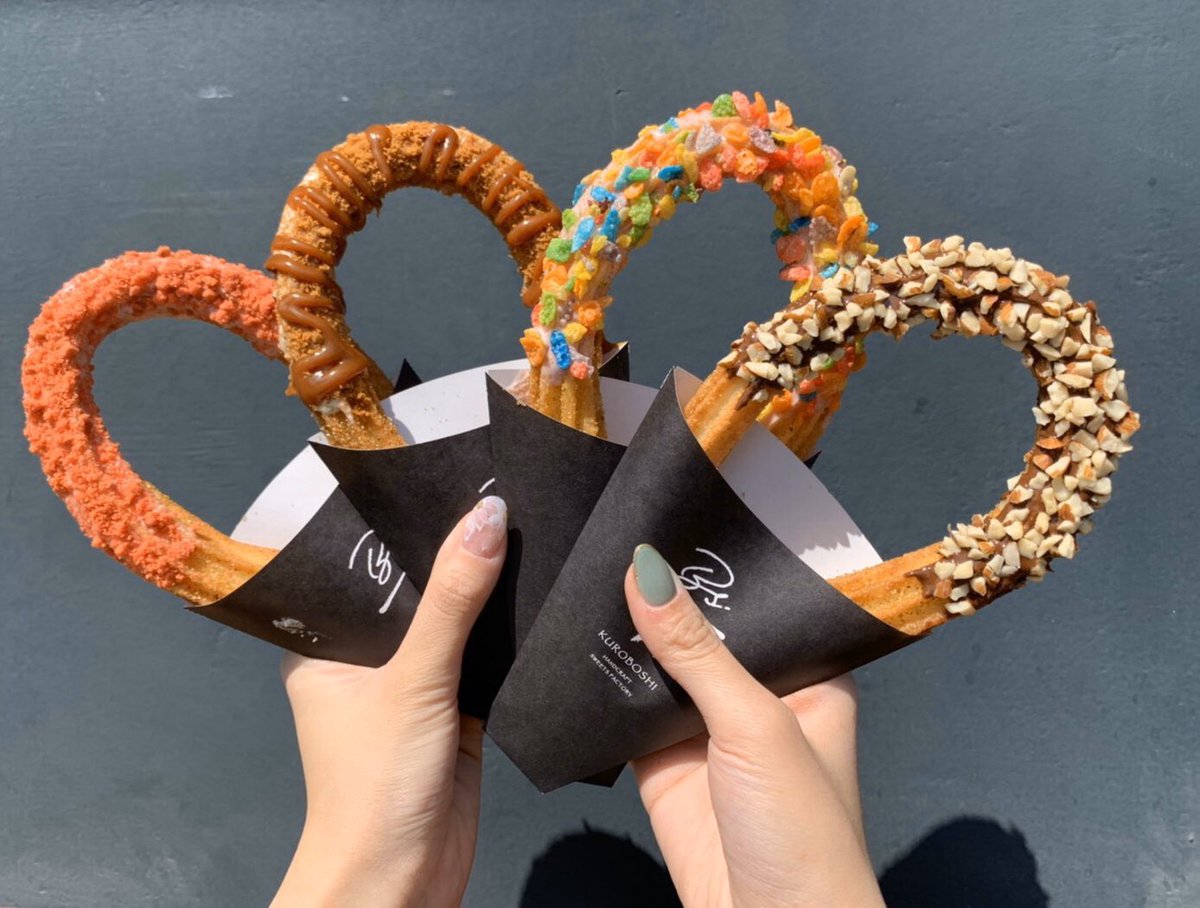 極上のスイーツ 栃木県宇都宮市にあるお店 Kuroboshi の 米粉で作り米油で揚げた 外はサクサク 中はモチモチ食感の クロボシチュロス 様々なトッピングが可能で 見た目も可愛らしいチュロスです 極上のスイーツ 栃木県宇都宮市にあるお店 Kuroboshi の 米粉で作り米油で揚げた 外はサクサク 中はモチモチ食感の クロボシチュロス 様々なトッピングが可能で 見た目も可愛らしいチュロスです