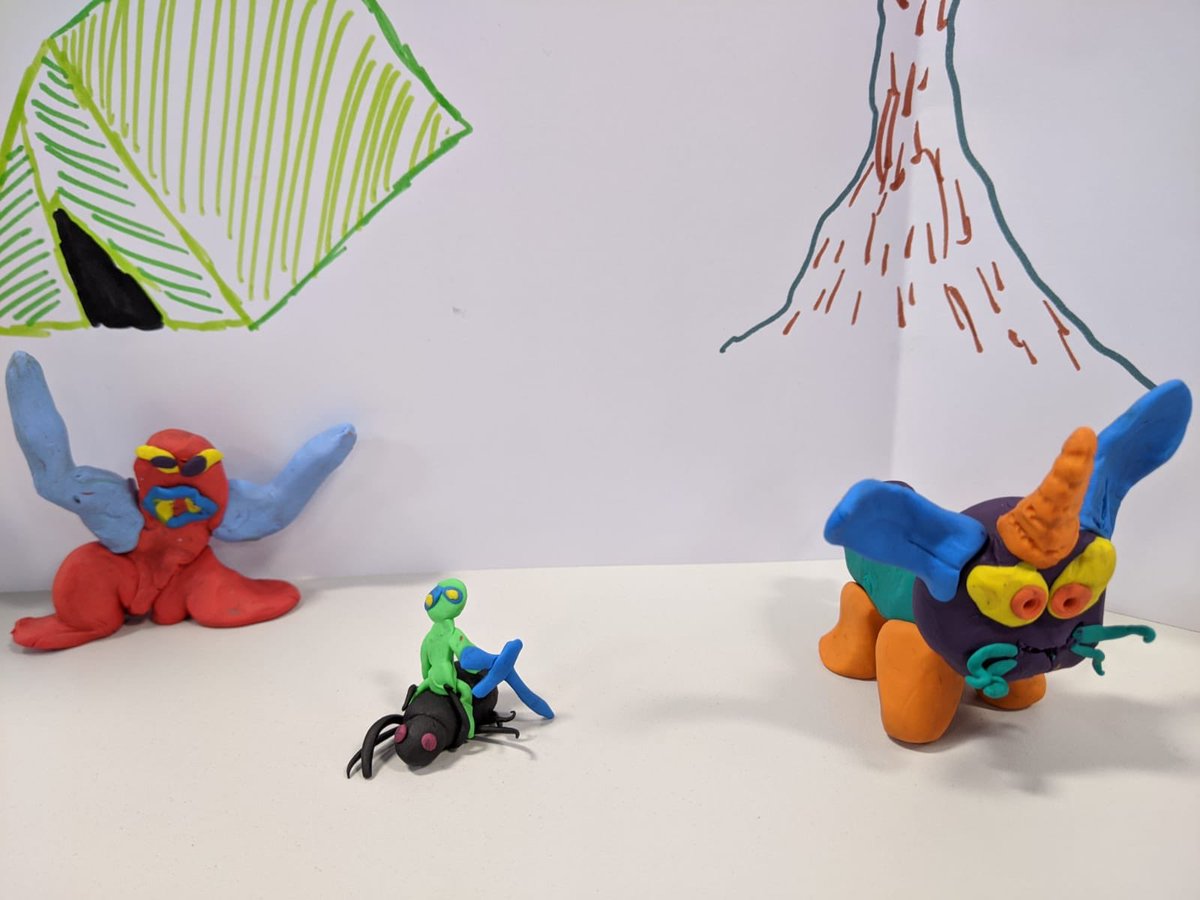 Cleeve_School's tweet photo. Our ‘key worker’ students enjoying stop -motion creative writing and film making today with Mr Beard 👏🏽
#EasterHolidays
#Keyworkers
#TeamCleeve
#keepingmindsactive https://t.co/qgAVAliGVj
