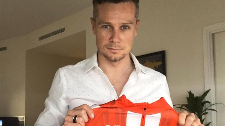 Irish professional cyclist <a href="/nicholasroche/">nicholas roche</a> is raffling off a signed @TeamSunweb jersey to help raise much-needed funds for Make-A-Wish Ireland! To enter, make a minimum €5 donation on his fundraising page here: bit.ly/3c3wumx 🚴 #cycling #win