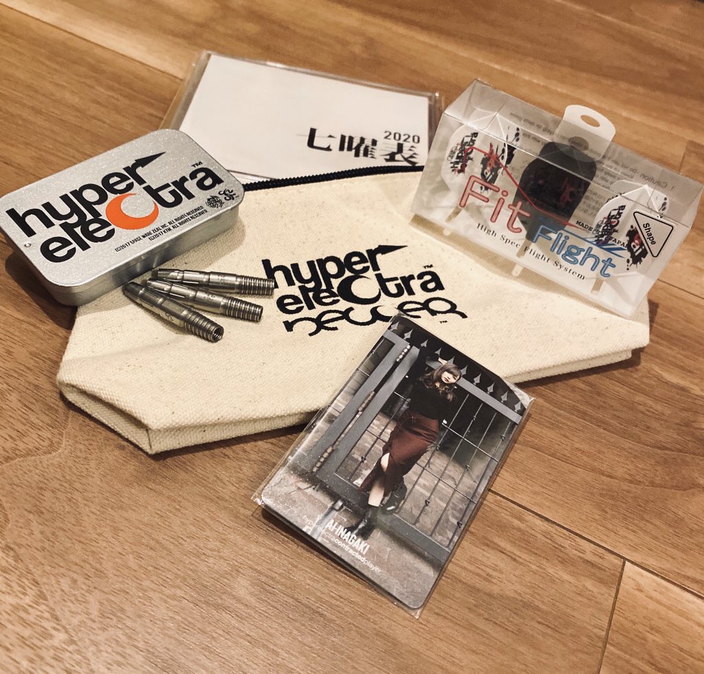 inagaki_ai's tweet photo. フォロワー様5000人プレゼント企画開催

賞品
●私が半月程使用してたバレル
　activate（つまり中古です笑）
●稲垣フライト
●稲垣PHOENIXカード
●卓上カレンダー
●小物入れ
全てhyper electra製品

フォロー&amp;RTにて抽選で1名様にプレゼント✨
4月15日24時締切
当選者様にはDMでお知らせします！ https://t.co/3RmNVs7mwF