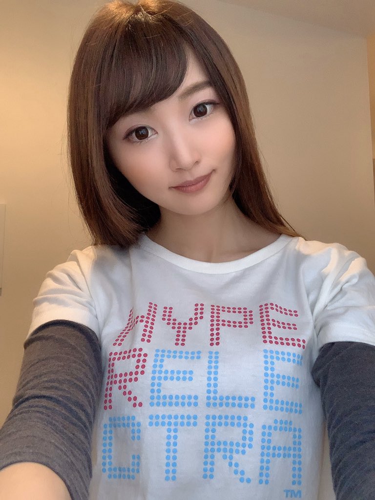 inagaki_ai's tweet photo. フォロワー様5000人プレゼント企画開催

賞品
●私が半月程使用してたバレル
　activate（つまり中古です笑）
●稲垣フライト
●稲垣PHOENIXカード
●卓上カレンダー
●小物入れ
全てhyper electra製品

フォロー&amp;RTにて抽選で1名様にプレゼント✨
4月15日24時締切
当選者様にはDMでお知らせします！ https://t.co/3RmNVs7mwF