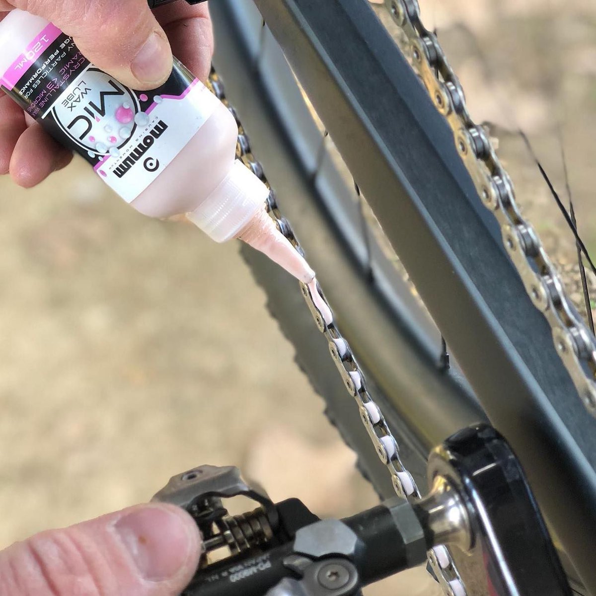 SWOBSandCO's tweet photo. MOMUM MiC Wax Lube.
Ceramic particles ensure high lubrication capacity , reaching all parts of the chain and available in two sizes. 
Delivery will take place once lock down lifts.
Visit https://t.co/3n1UTMbh4I for #lockdown pricing. https://t.co/Xasc6TmdPQ
