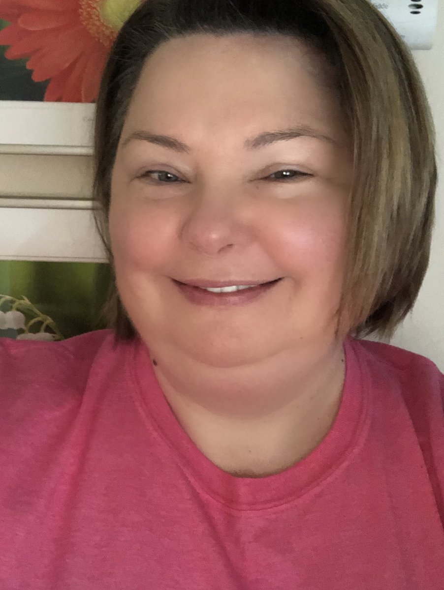 jazzyjosee's tweet photo. Today is #VirtualDayOfPink ! I wear pink to show my support to the LGBTQ2 community in the fight for equality and acceptance. Share how you’re #PhysicalDistancingInPink. #TogetherApart #CRAInclusionARC https://t.co/YPdyGdUvP1